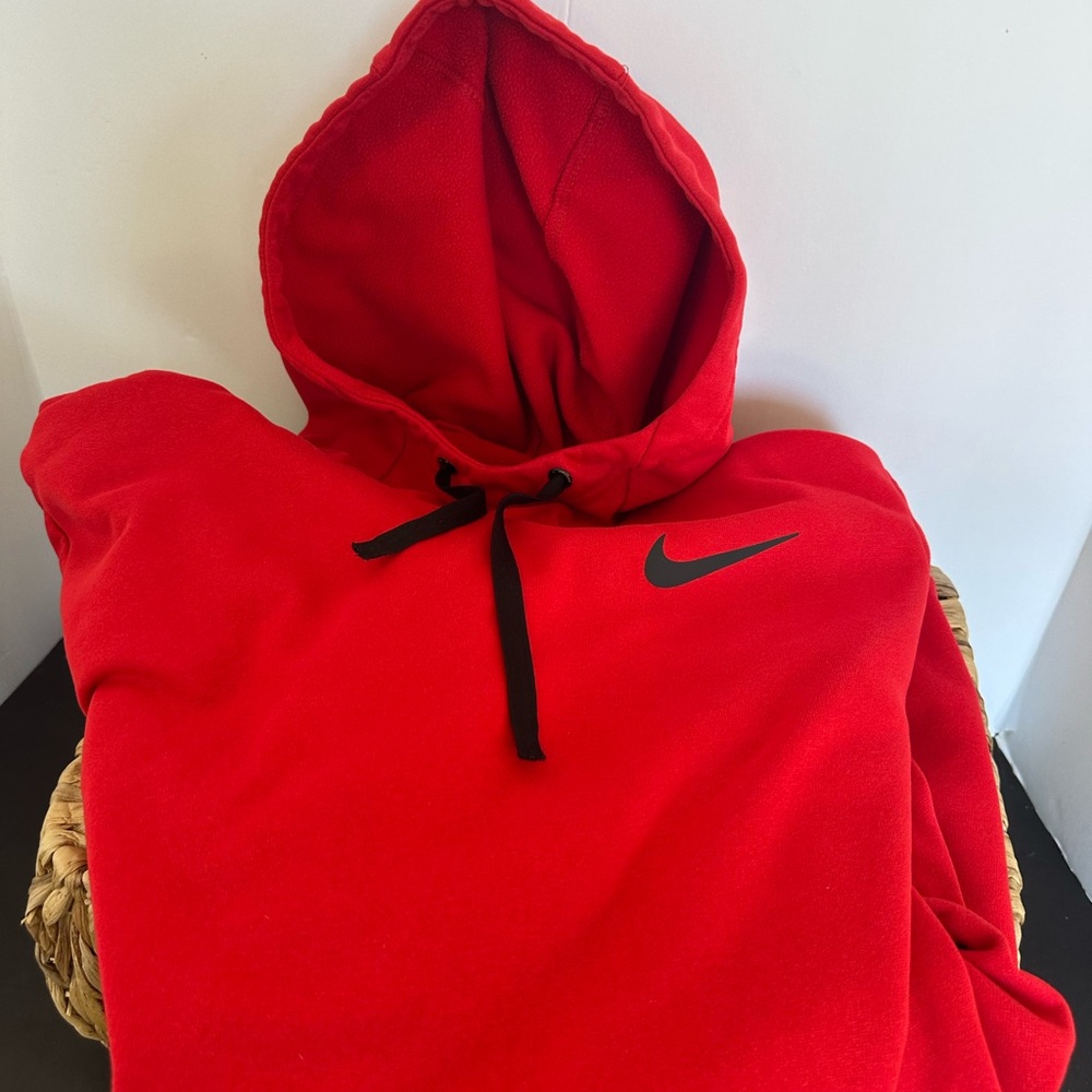 Red Nike men’s sweatshirt almost perfect condition 
Size large tall
